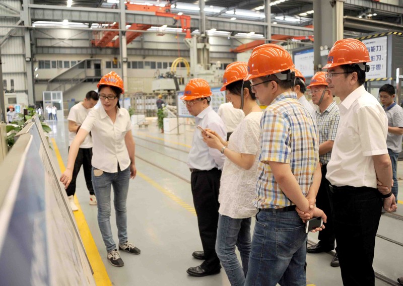 高端拉床,專用機(jī)床,內(nèi)拉床,外拉床,數(shù)控機(jī)床,自動化生產(chǎn)線,工業(yè)機(jī)器人,拉床,拉刀,自動化 高端拉床,專用機(jī)床,內(nèi)拉床,外拉床,數(shù)控機(jī)床,自動化生產(chǎn)線,工業(yè)機(jī)器人,拉床,拉刀,自動化