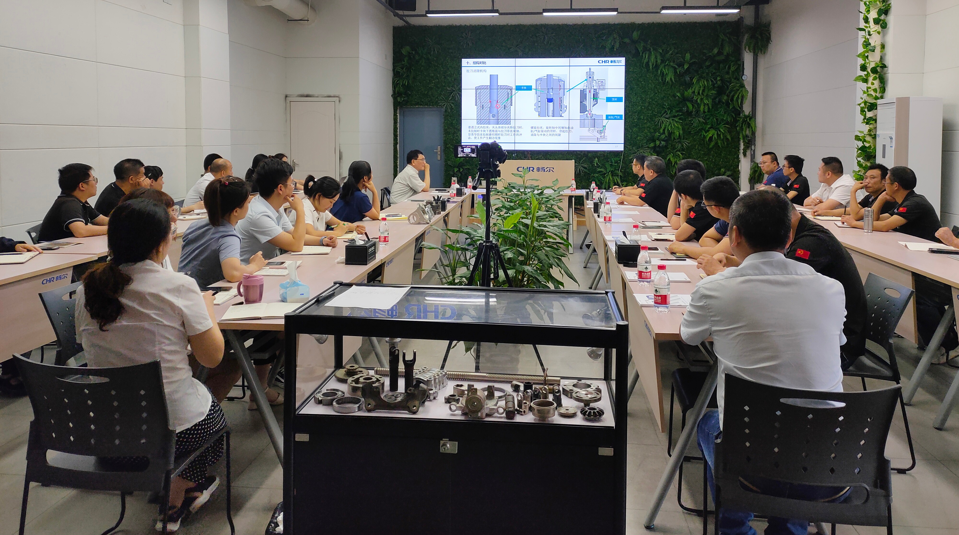 拉床,拉刀,自動化,高端拉床,專用機(jī)床,內(nèi)拉床,外拉床,數(shù)控機(jī)床,自動化生產(chǎn)線,工業(yè)機(jī)器人