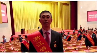 禮贊！省勞模應(yīng)炎鑫在人民大會(huì)堂接受表彰