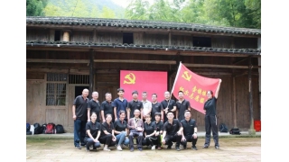 昨天，我們沿著革命先輩的足跡，走過泥濘踏過坎